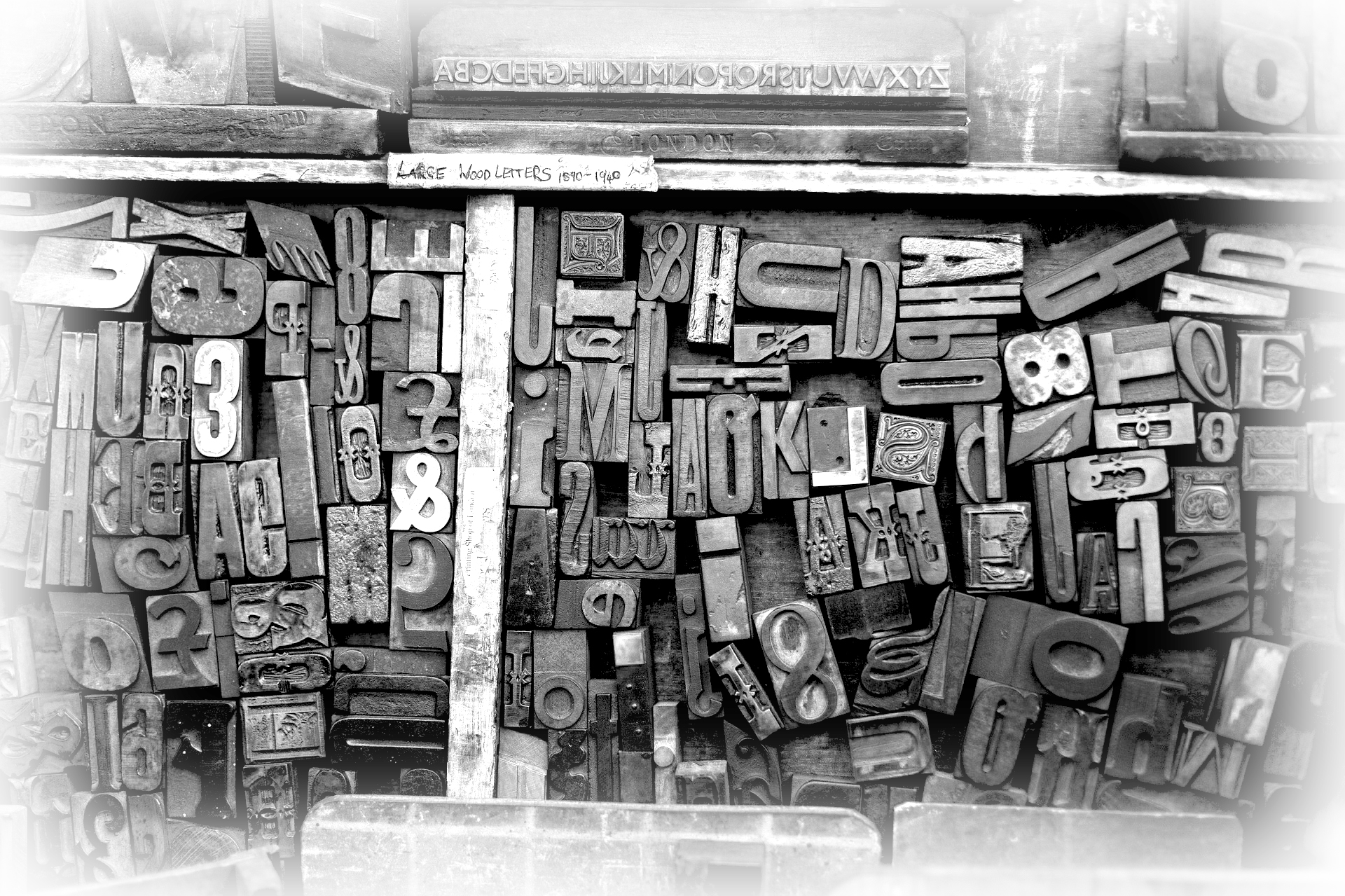woodtypes grey w. blur